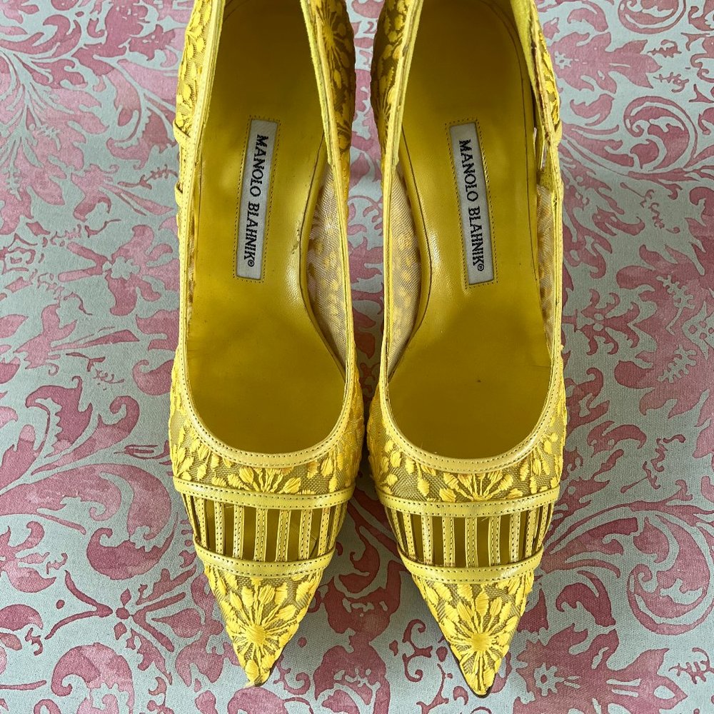 Manolo Blahnik Yellow Embroidered Pumps Size 39.5